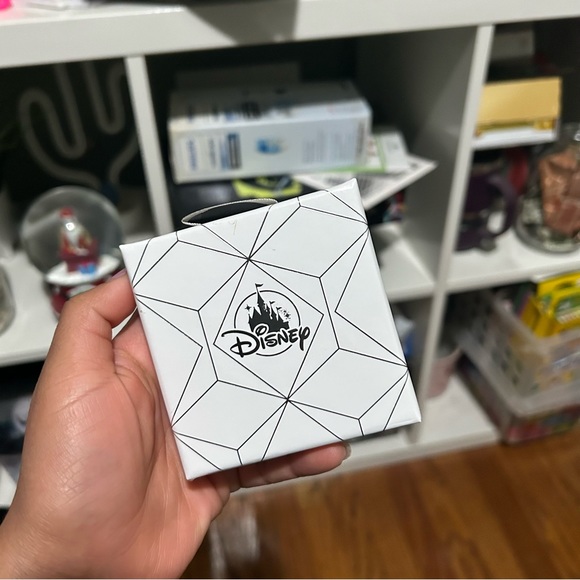 Disney Parks Minnie Mouse Crystal Rose Gold Necklace - Picture 5 of 5